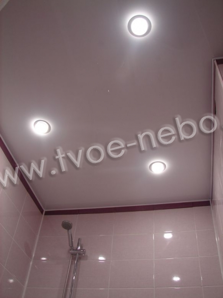 Подсветка натяжного потолка в ванной фото